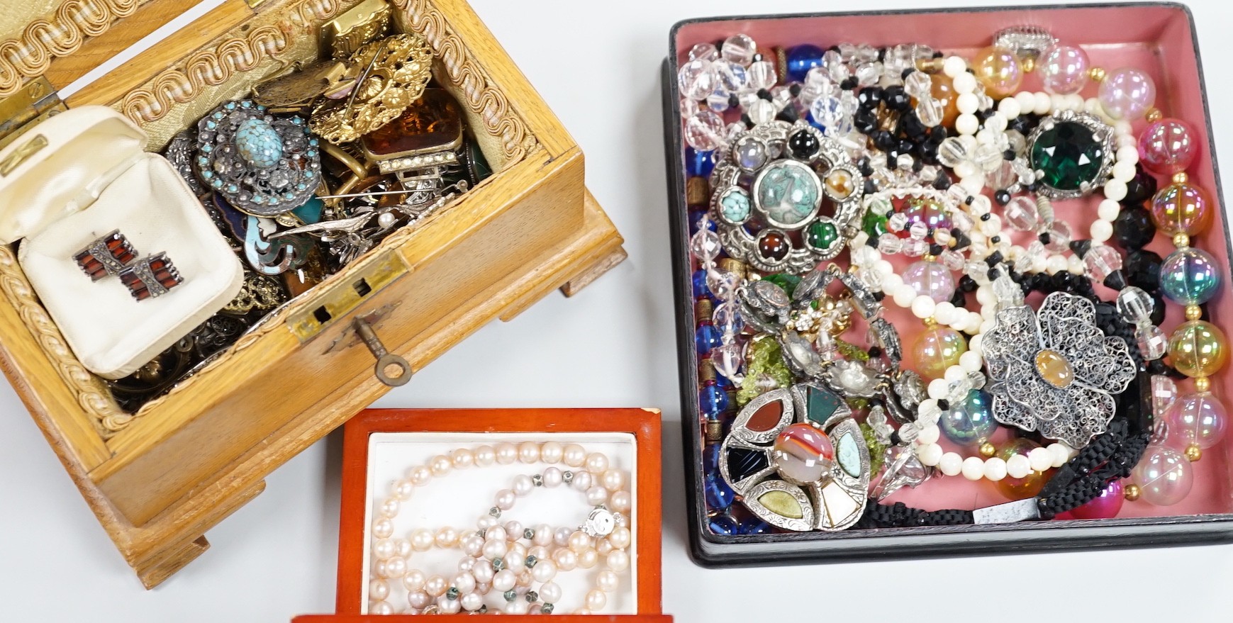 Assorted early 20th century and later costume jewellery including Scottish hardstone.